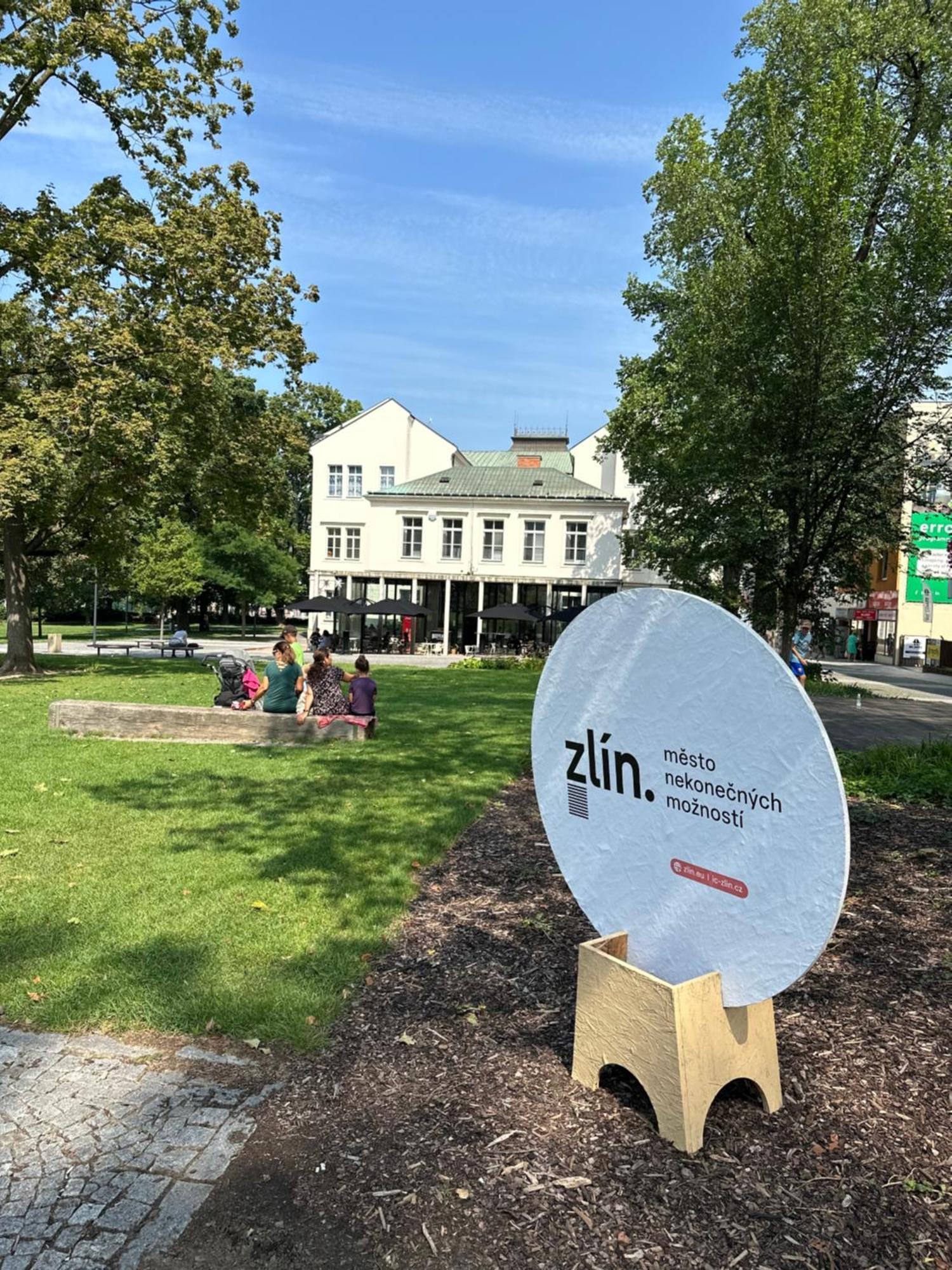 Ferienwohnung Rezidence Sadova Zlín Exterior foto